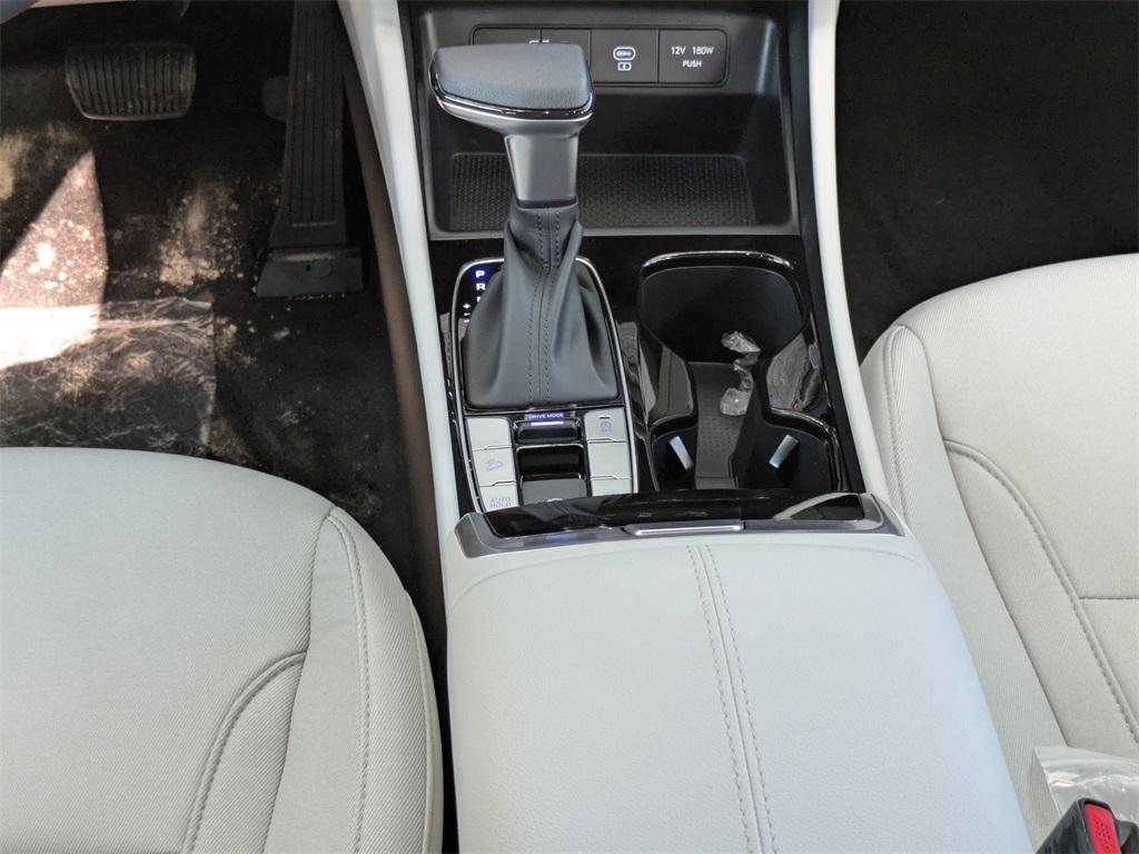 2025 Hyundai Tucson SE photo 18
