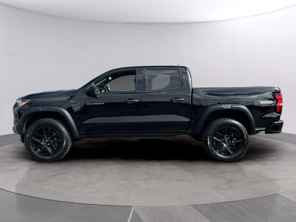 2024 Chevrolet Colorado Trail Boss photo 2