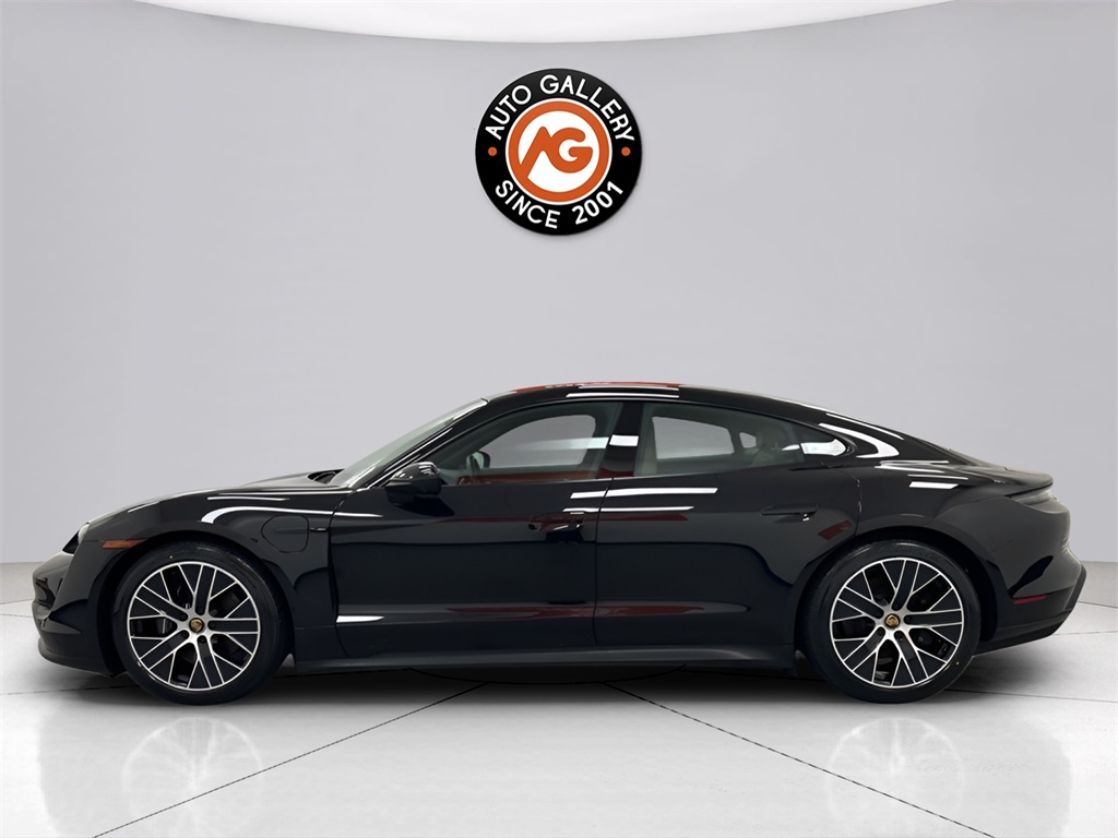 2022 Porsche Taycan Base photo 2