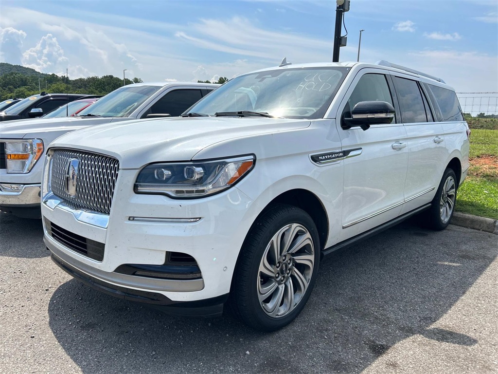2024 Lincoln Navigator L Reserve photo 3