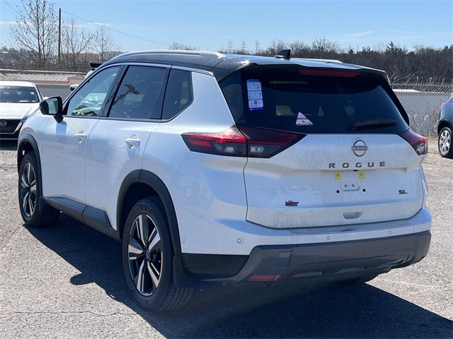 2025 Nissan Rogue SL photo 4