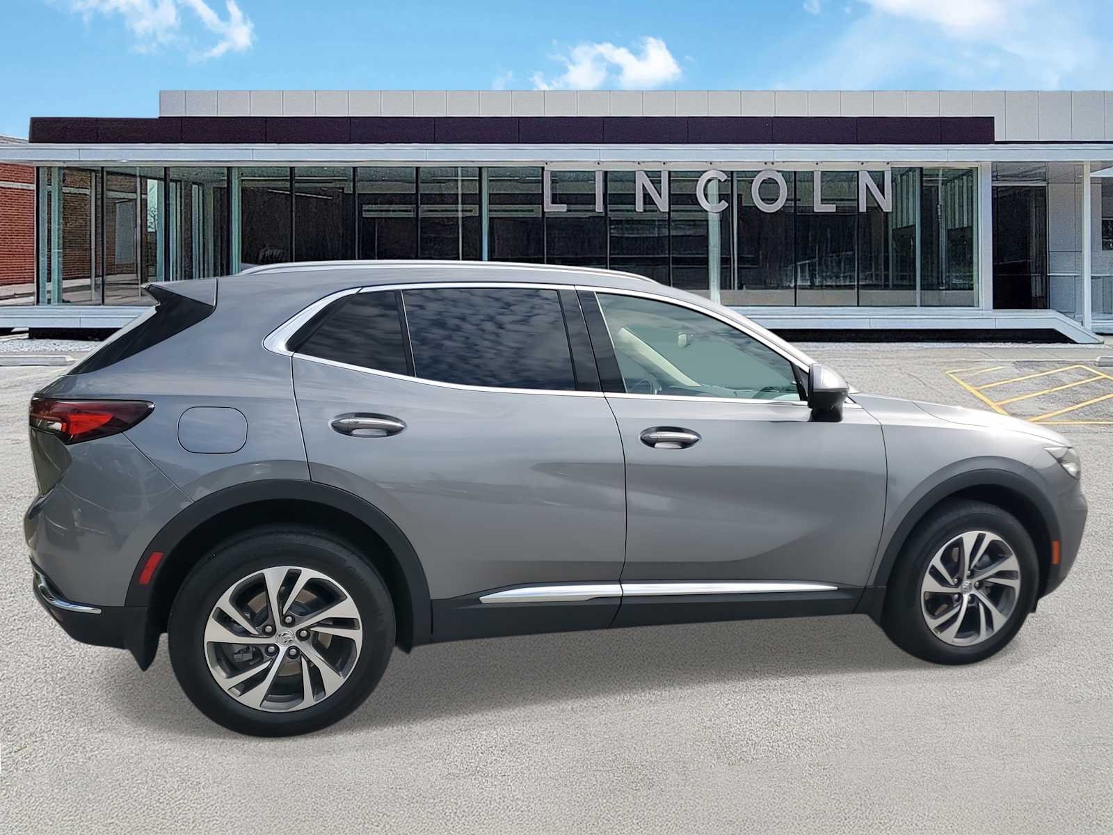 2022 Buick Envision Essence photo 3