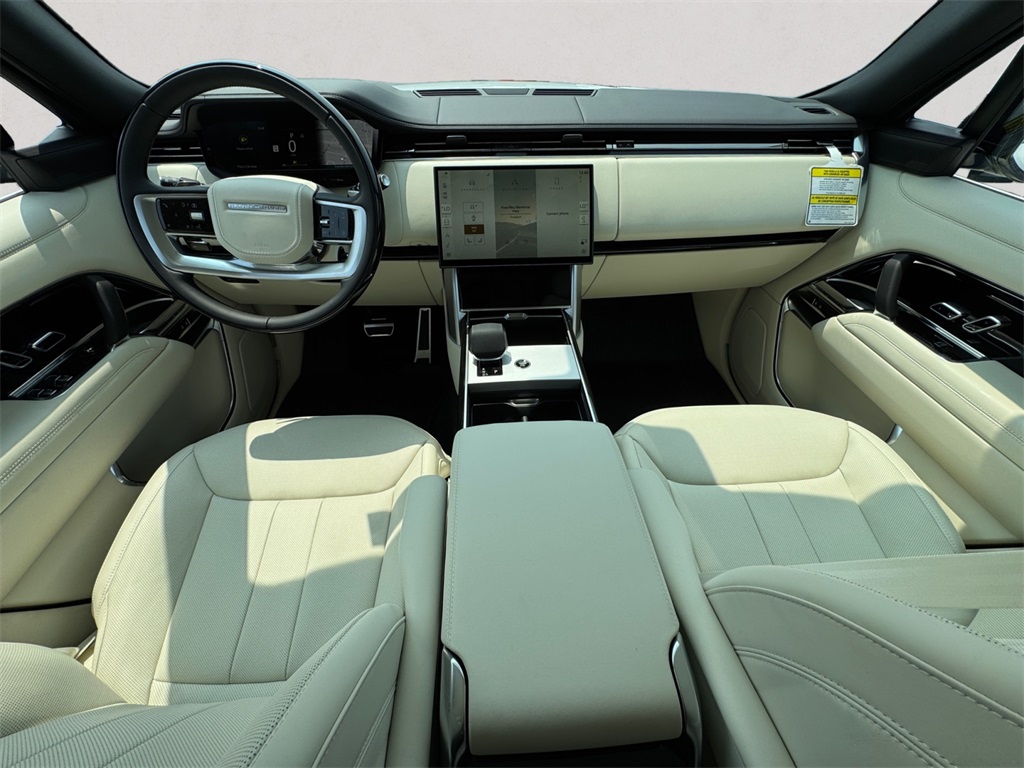 2025 Land Rover Range Rover SE photo 9