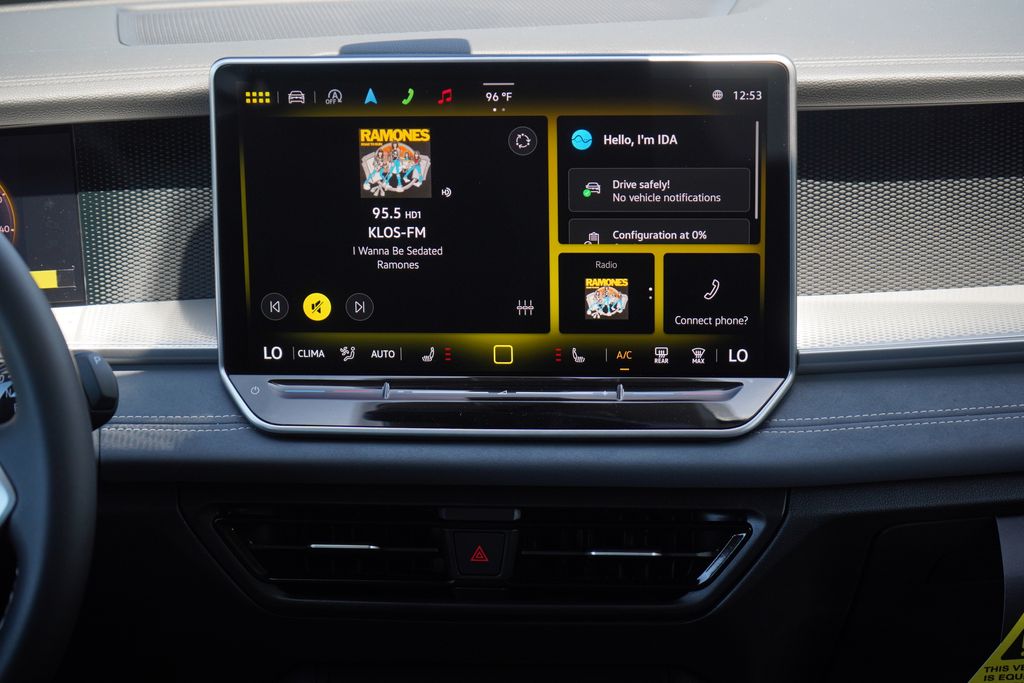 2025 Volkswagen Tiguan SE photo 4