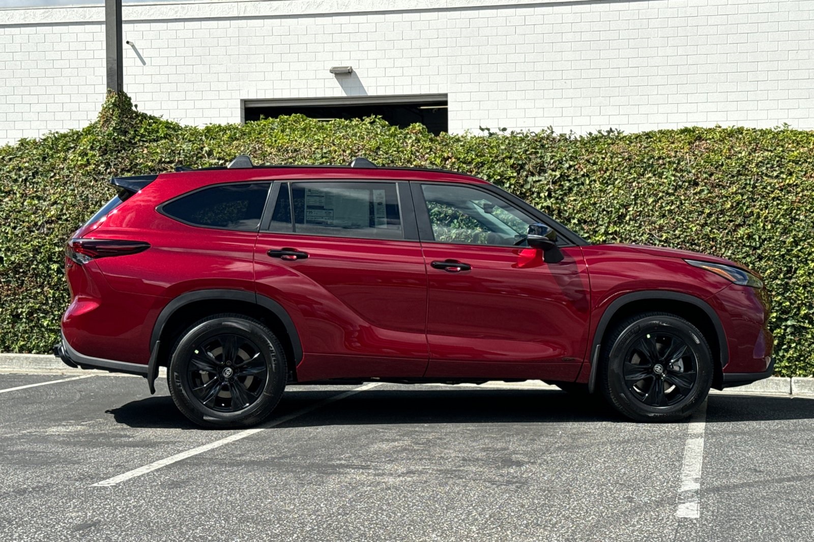 2025 Toyota Highlander Hybrid XLE photo 3