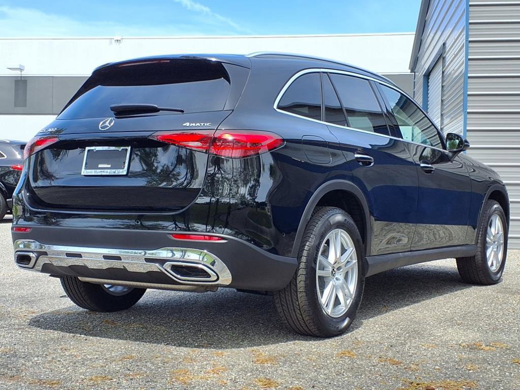 2025 Mercedes Benz GLC 300 4MATIC photo 6