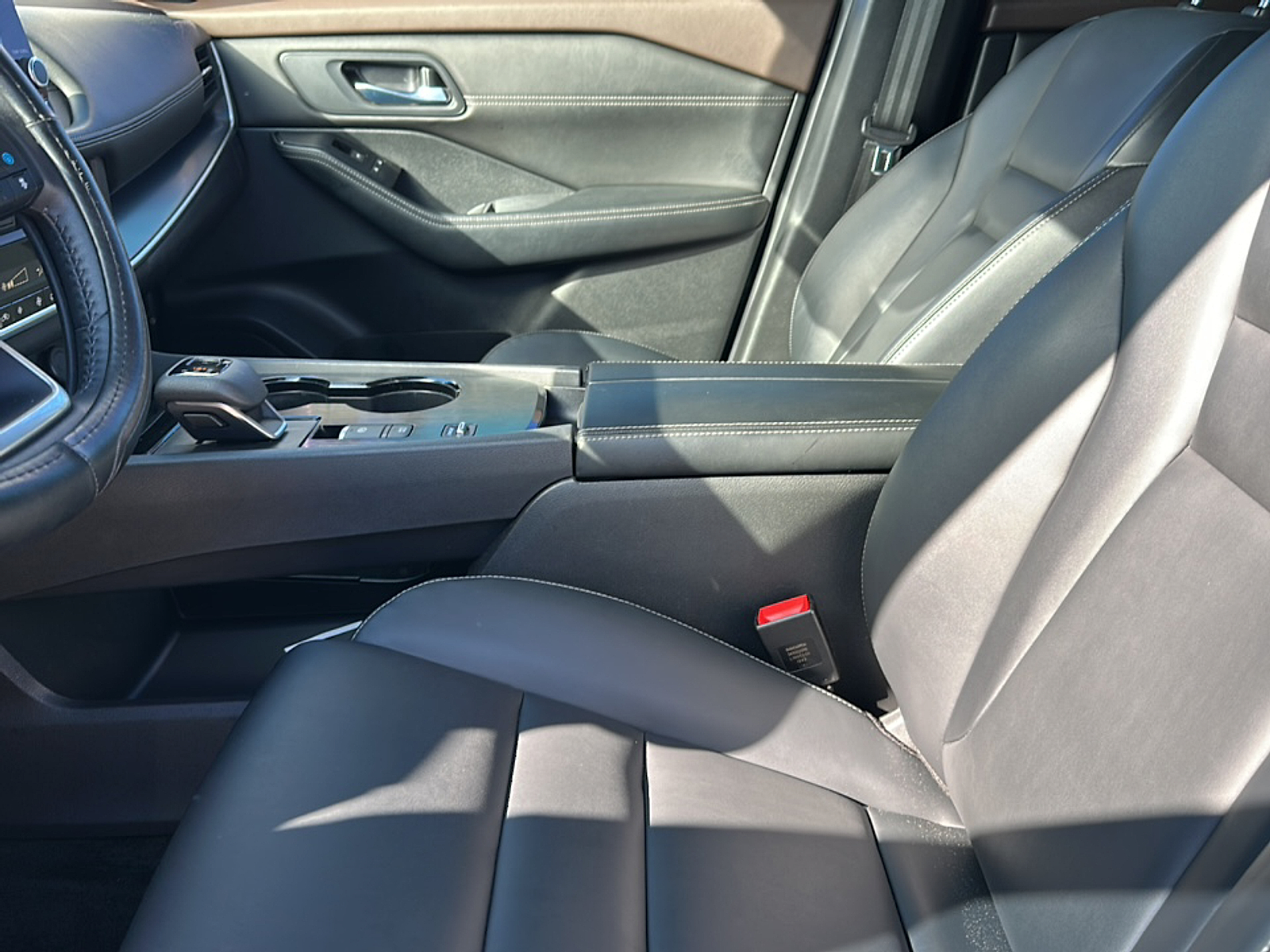 2023 Nissan Rogue SV photo 2