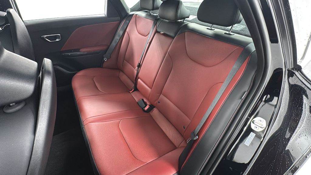 2025 Kia K4 GT-Line photo 11