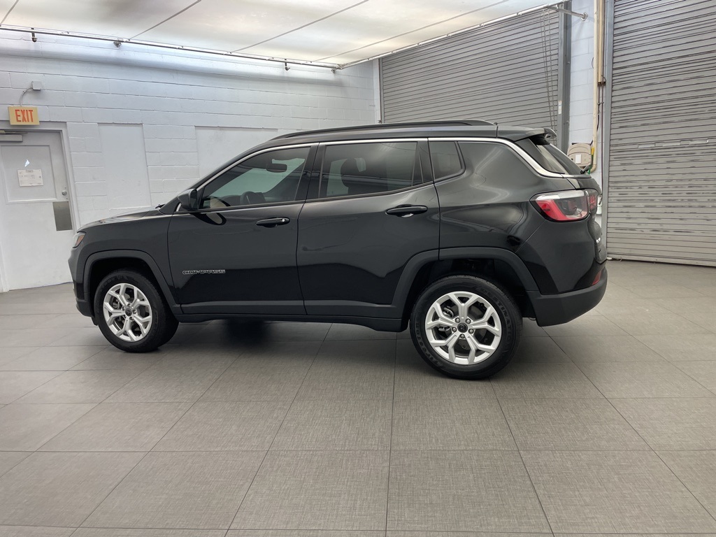 2025 Jeep Compass Latitude photo 4