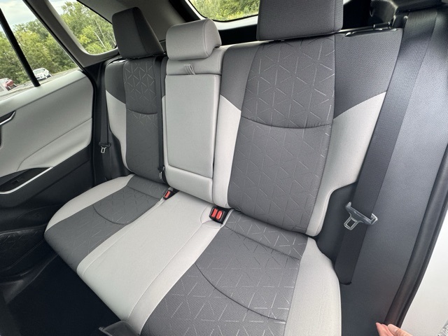 2025 Toyota RAV4 XLE photo 13