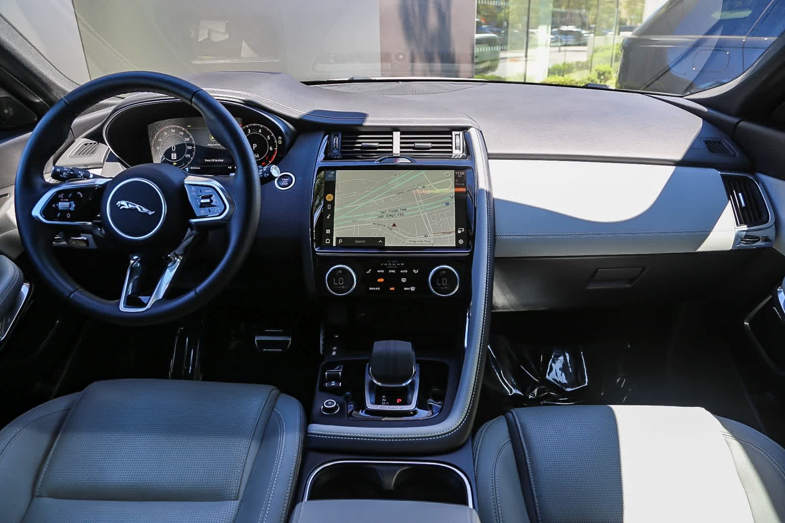 2024 Jaguar E-PACE R-Dynamic SE photo 6