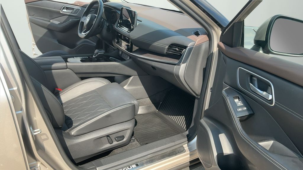 2021 Nissan Rogue Platinum photo 13