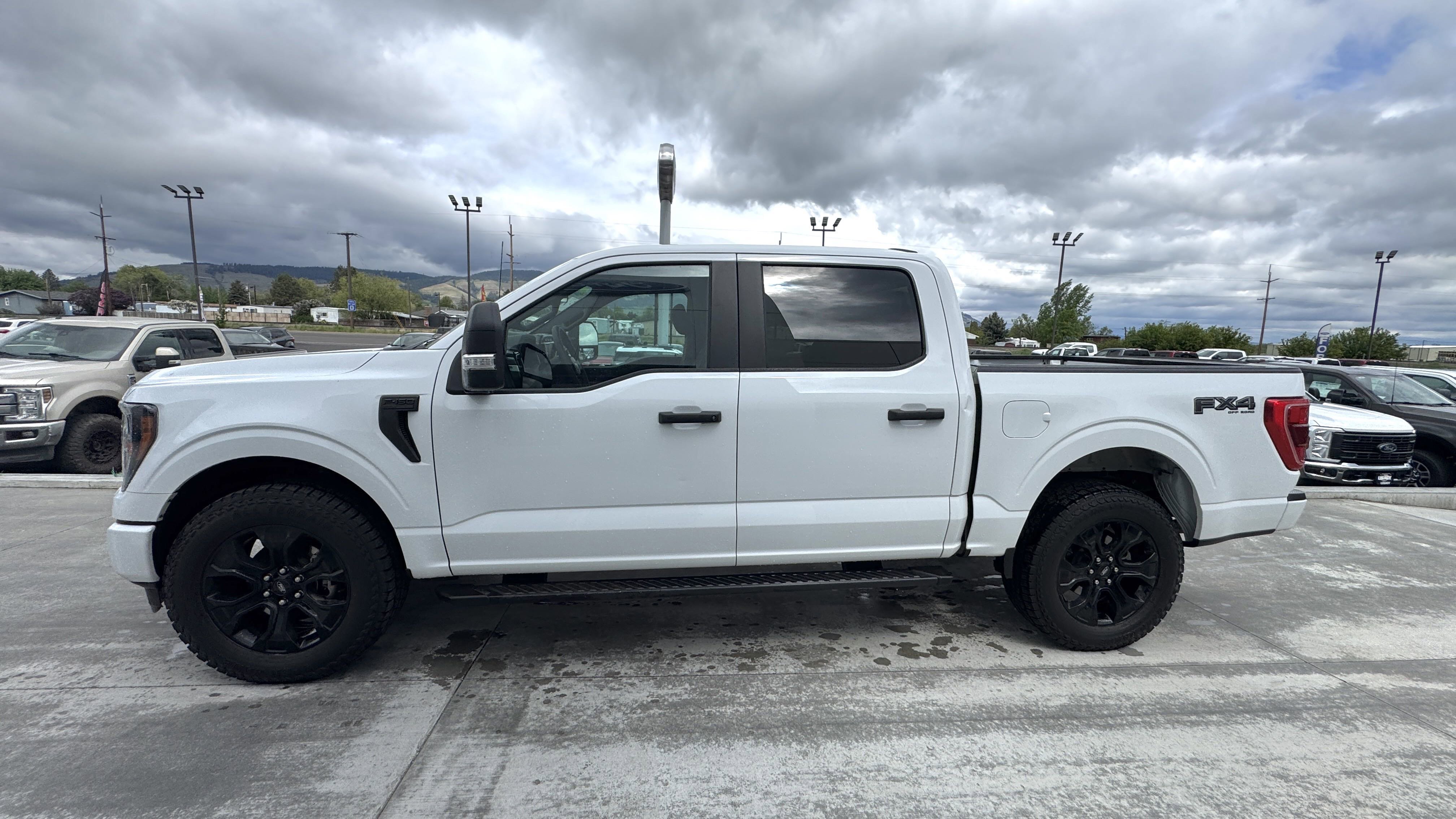2023 Ford F-150 XL photo 2