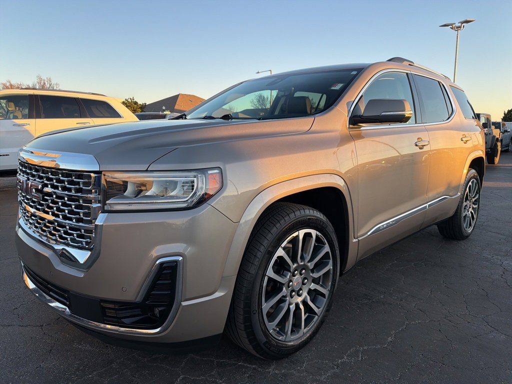 2022 GMC Acadia Denali's photo