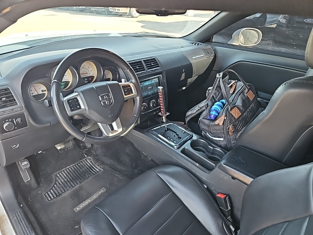 2013 Dodge Challenger SXT photo 9
