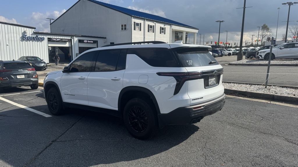 2024 Chevrolet Traverse photo 3