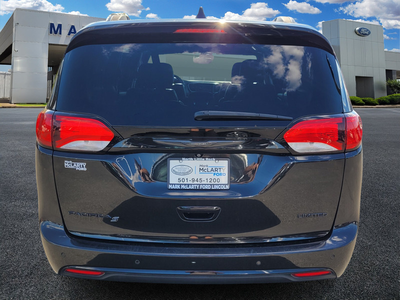 2019 Chrysler Pacifica Limited photo 3