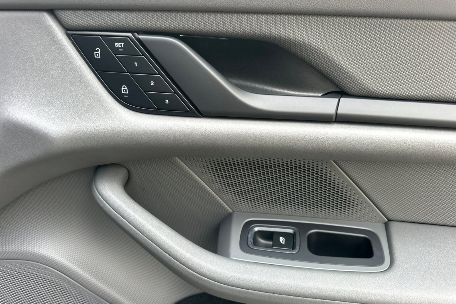 2023 Porsche Taycan 4 Cross Turismo photo 22