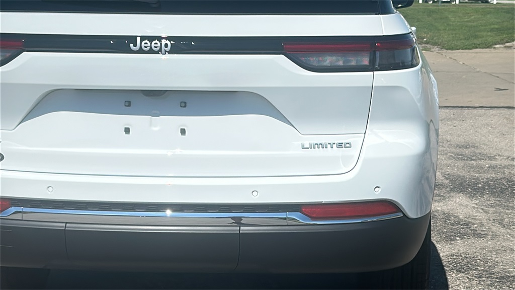 2025 Jeep Grand Cherokee Limited photo 4
