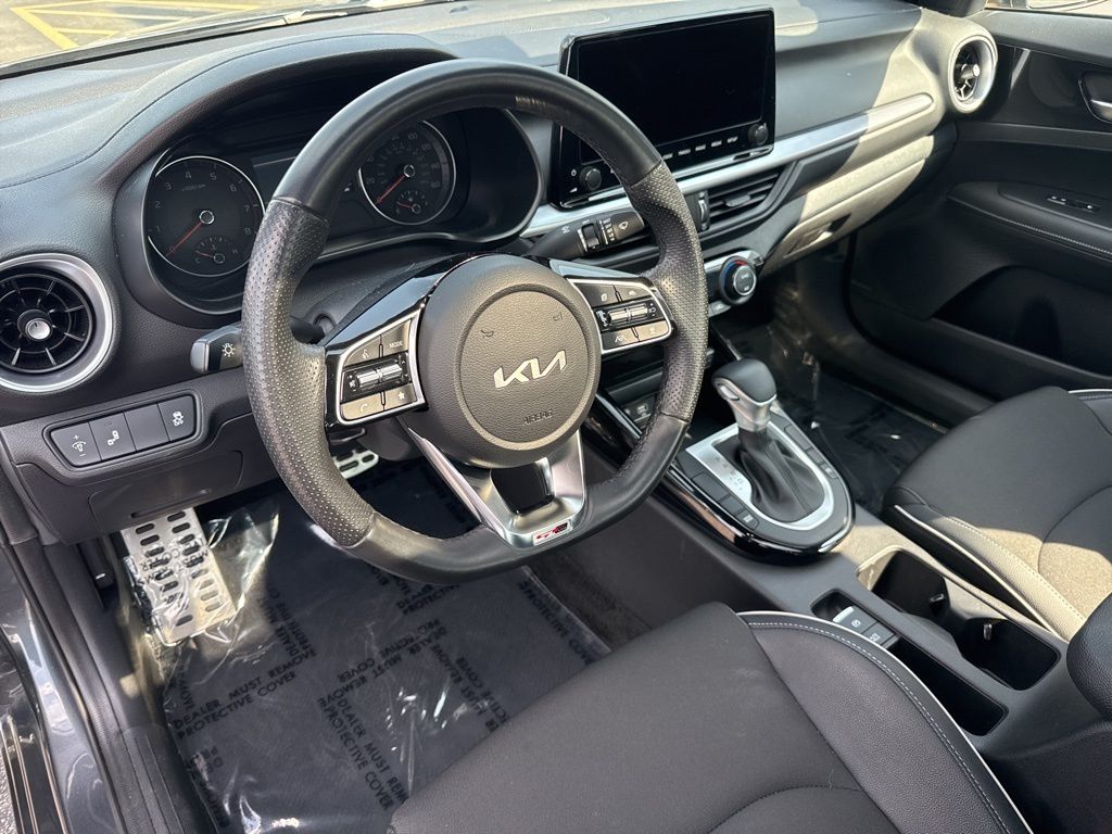 2023 Kia Forte GT-Line photo 16