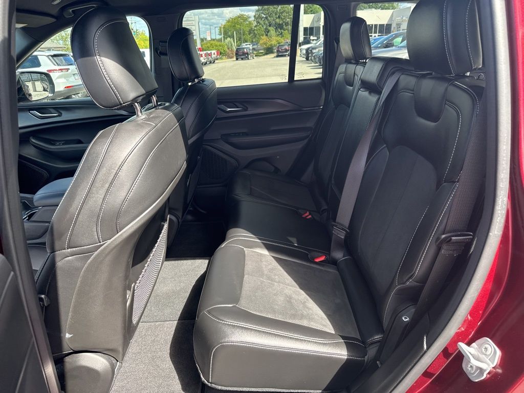 2025 Jeep Grand Cherokee Altitude photo 17