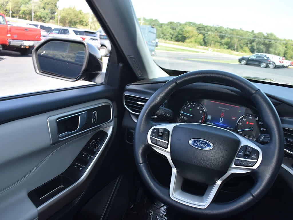 2023 Ford Explorer XLT photo 18