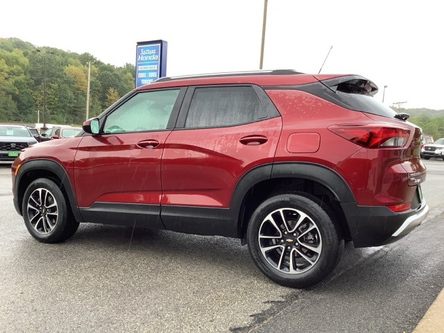 2025 Chevrolet Trailblazer LT photo 2
