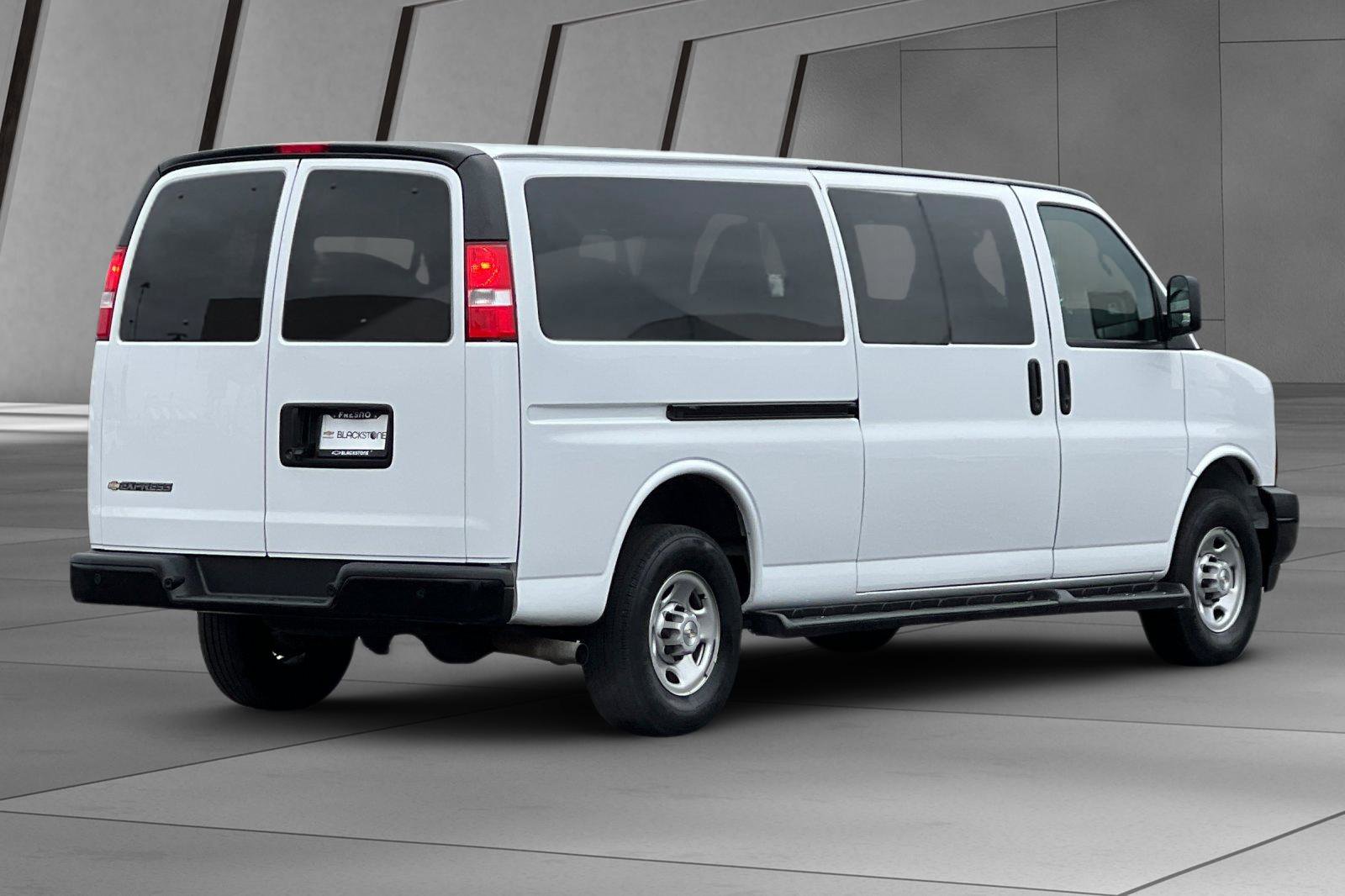 2023 Chevrolet Express Passenger 3500 photo 3