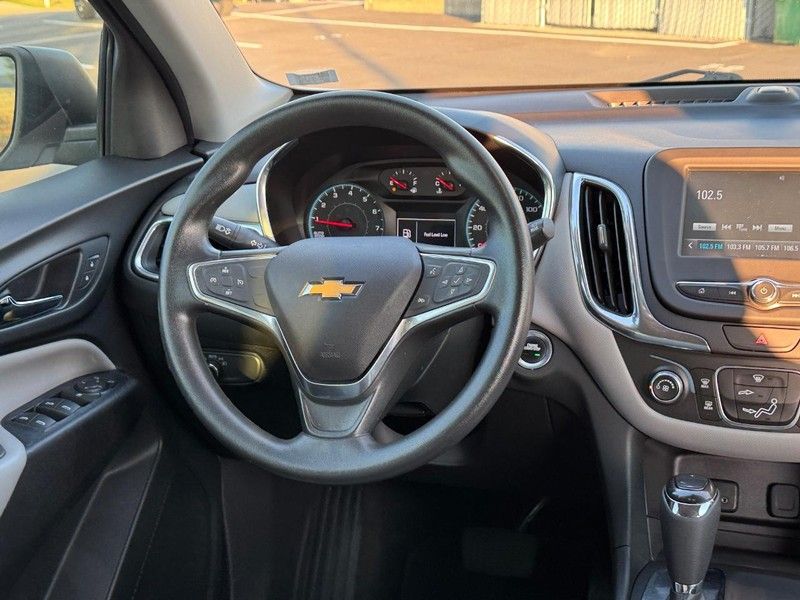 2018 Chevrolet Equinox LS photo 12