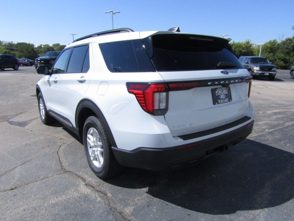 2025 Ford Explorer photo 3