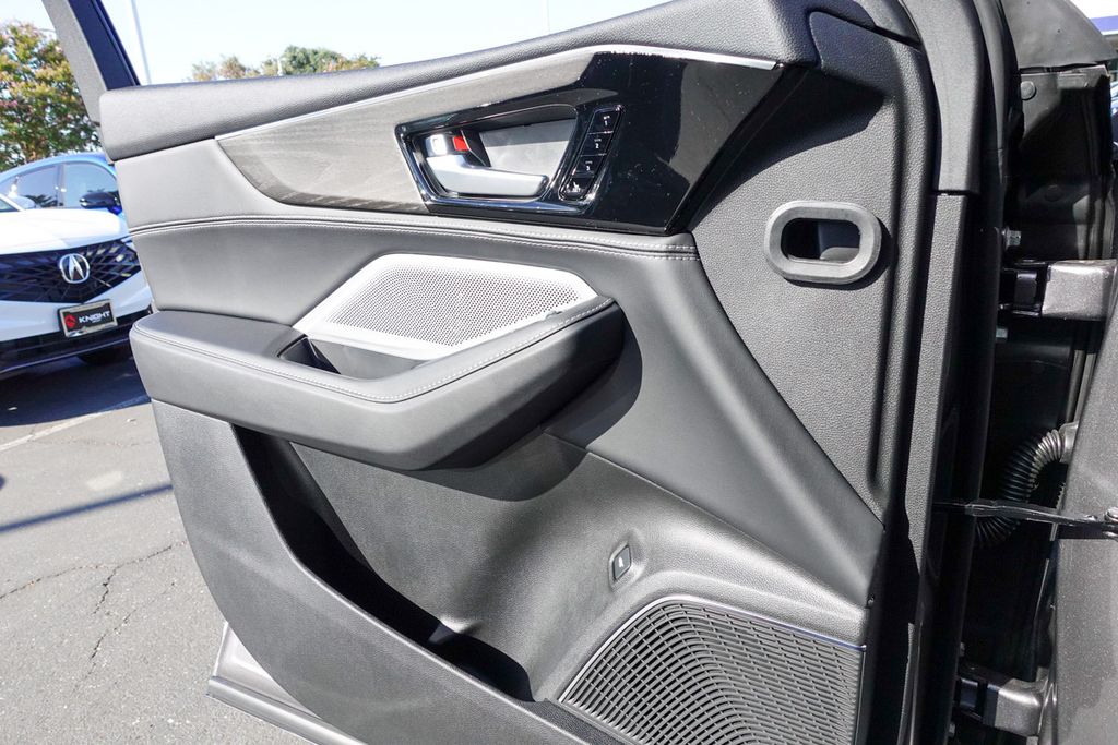 2026 Acura MDX Sport Advance photo 8