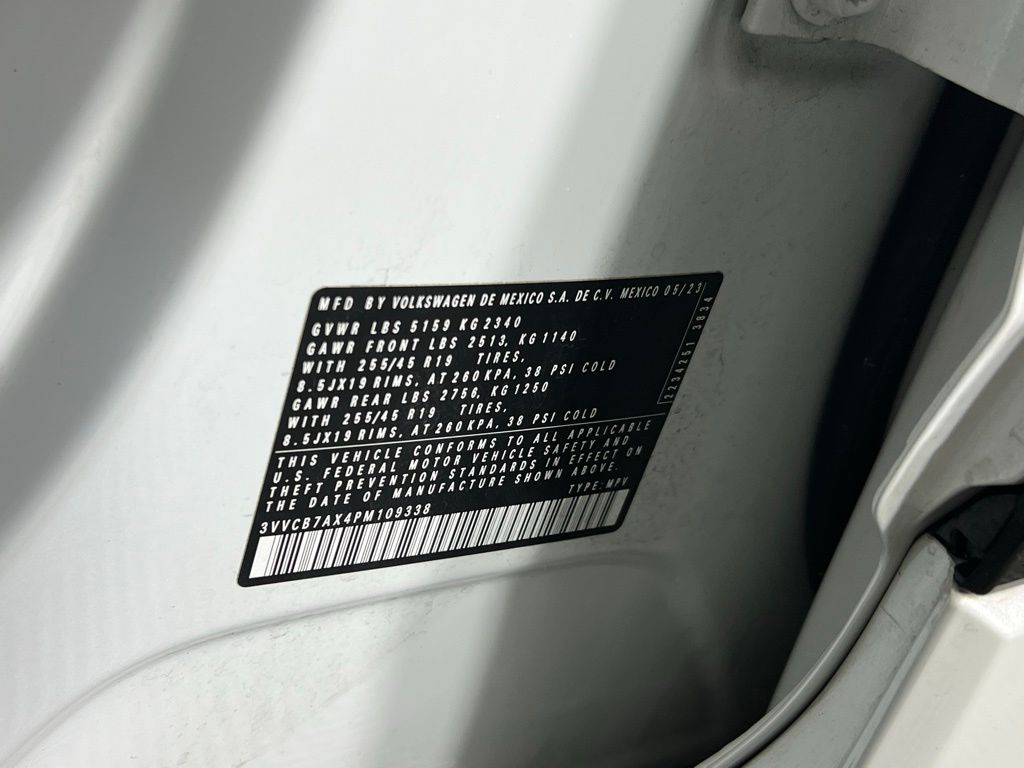2023 Volkswagen Tiguan SE R-Line Black photo 30
