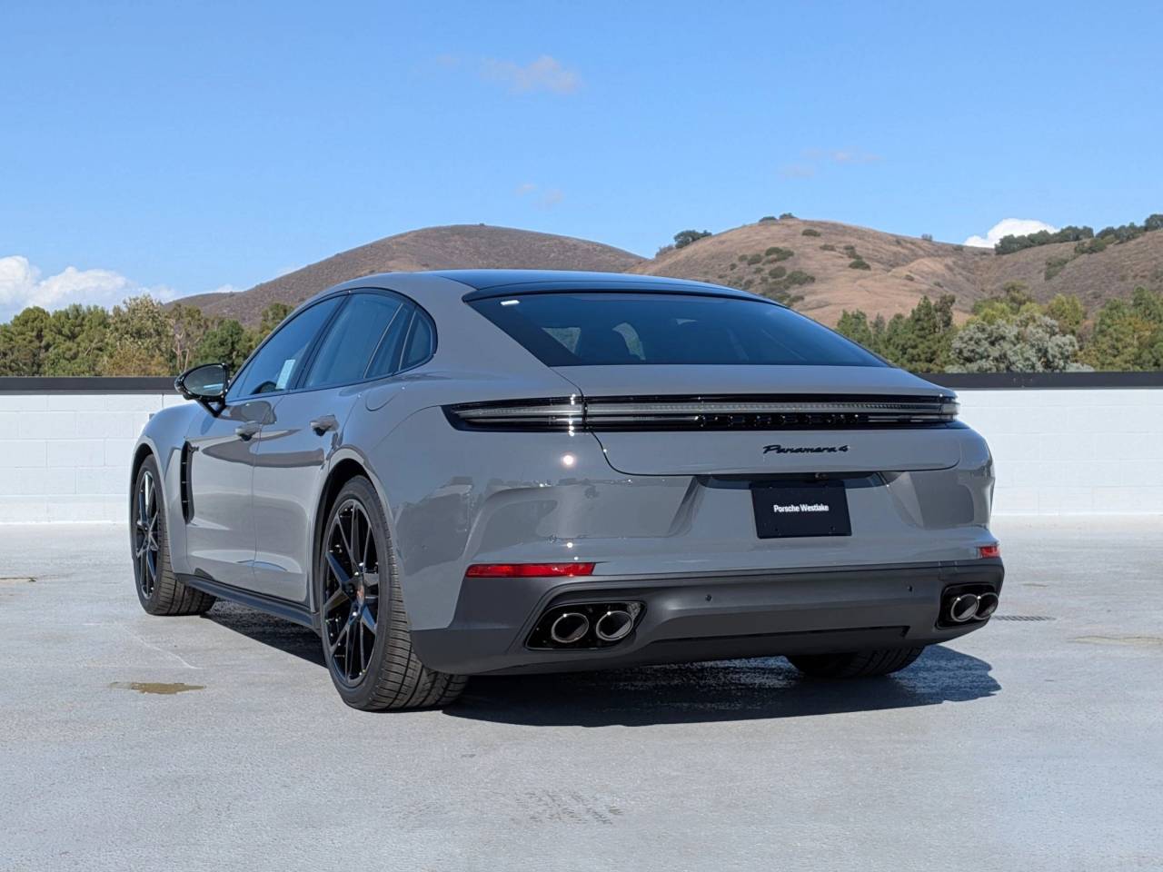 2026 Porsche Panamera E-Hybrid 4 photo 3