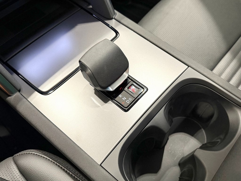 2025 Land Rover Discovery Sport S photo 10