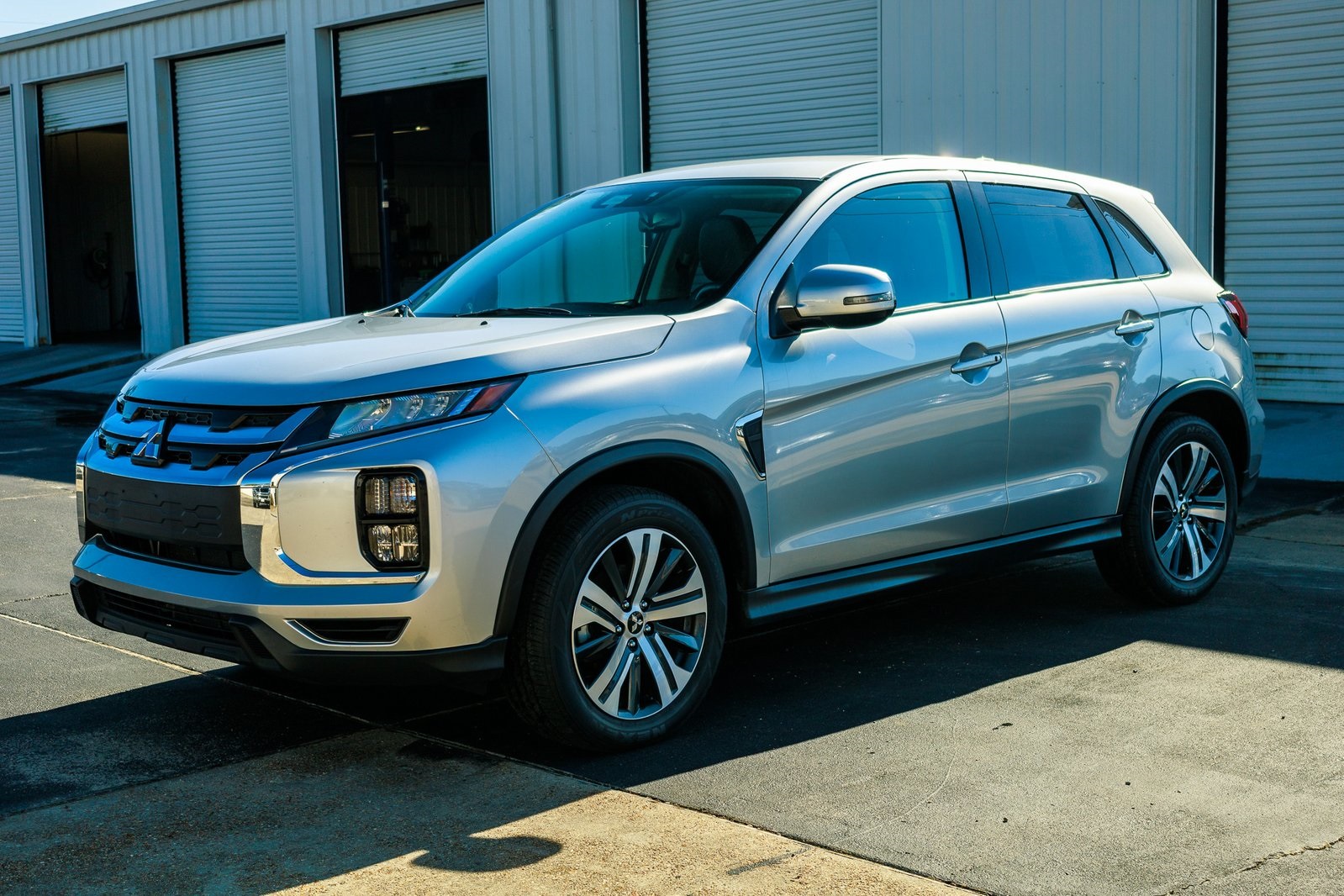 2024 Mitsubishi Outlander Sport SE's photo