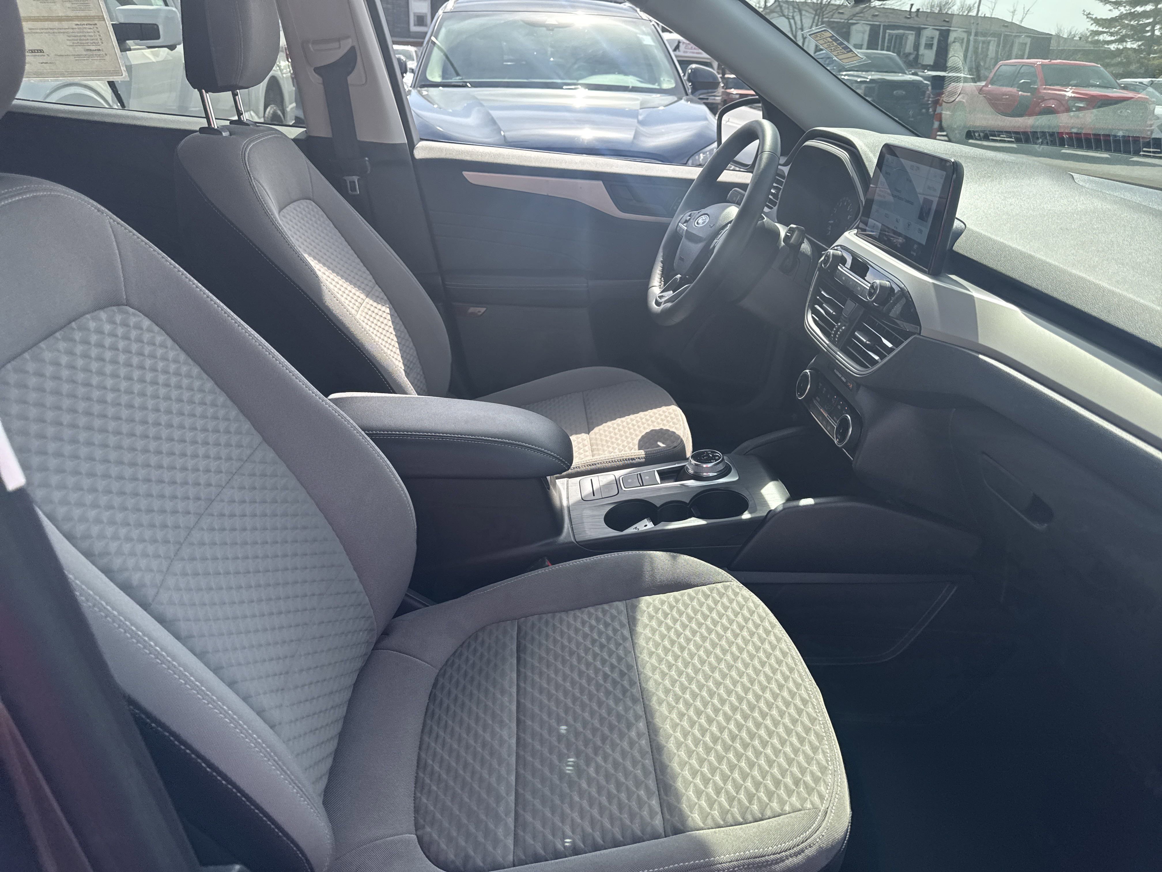 2022 Ford Escape SE photo 4