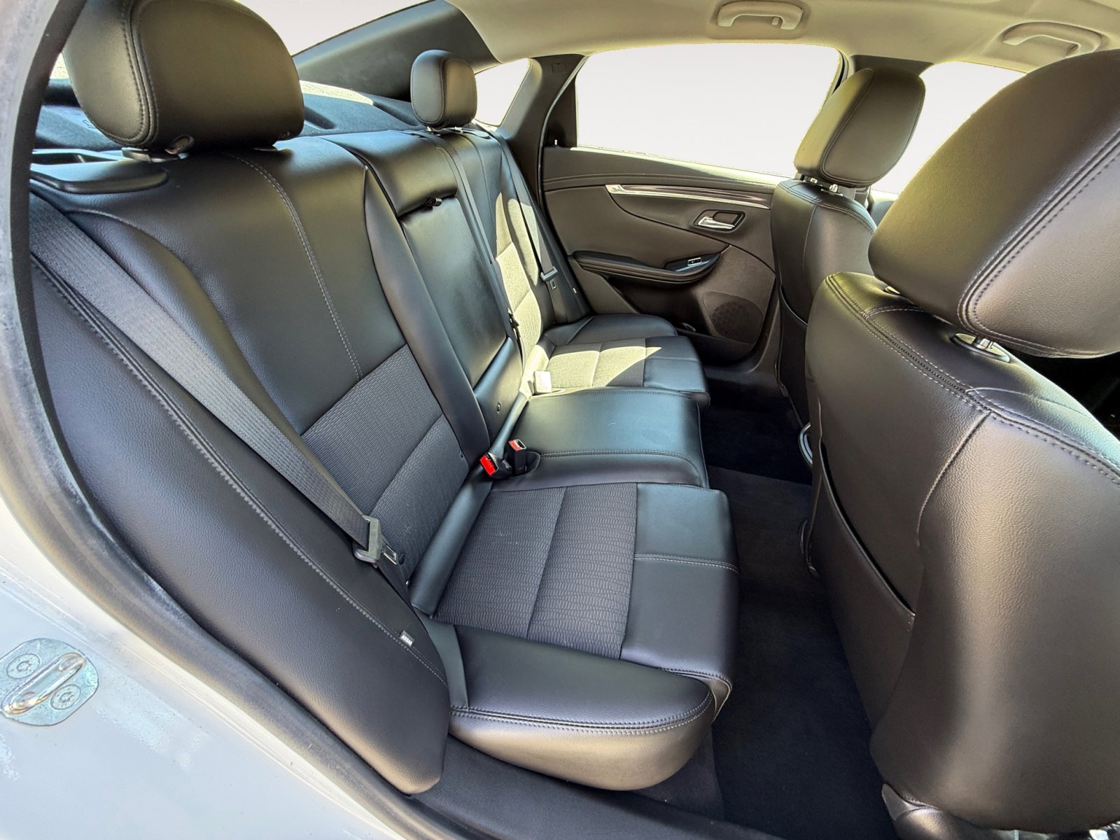 2017 Chevrolet Impala 1LT photo 18