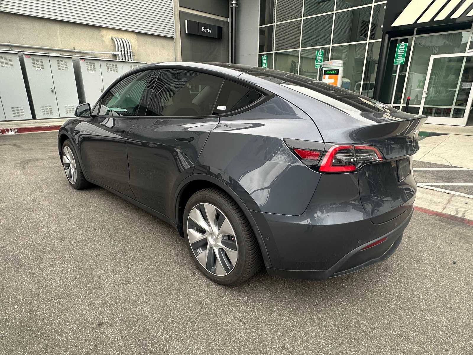 Used 2020 Tesla Model Y Long Range with VIN 5YJYGDEE5LF052062 for sale in Los Angeles, CA