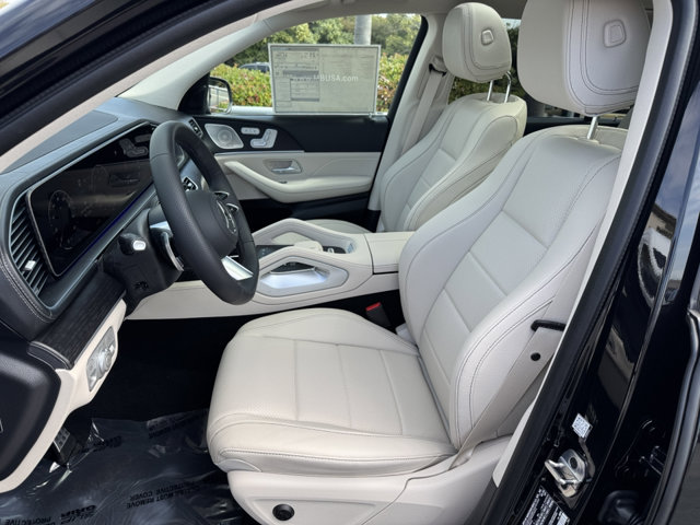 2025 Mercedes Benz GLS 450 4MATIC photo 2