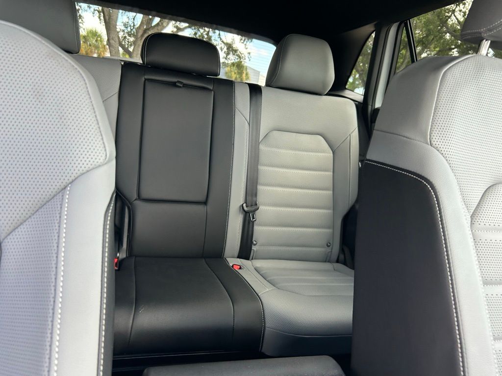 2026 Volkswagen Atlas Cross Sport SEL R-Line photo 32