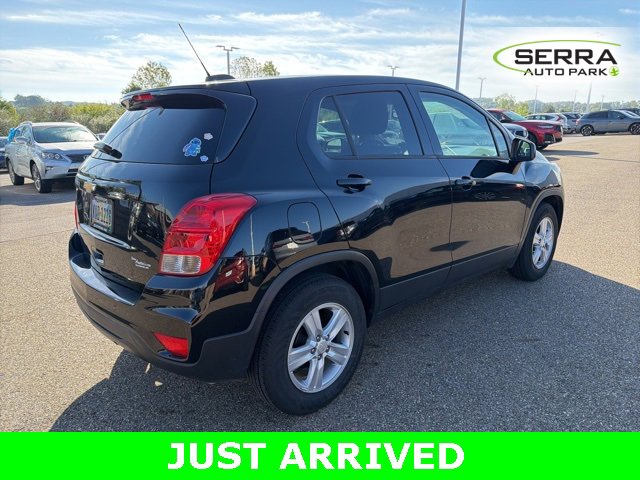 2022 Chevrolet Trax LS photo 3