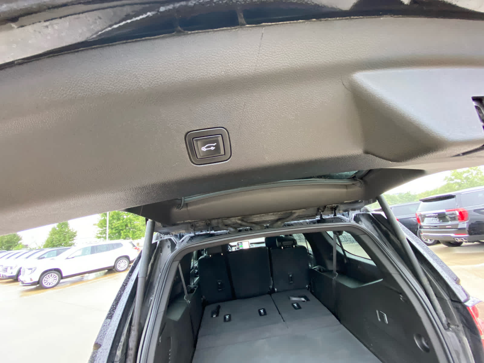 2021 Chevrolet Suburban RST photo 32