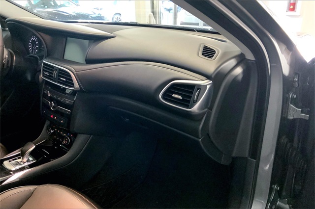 2018 Infiniti QX30 Premium photo 15