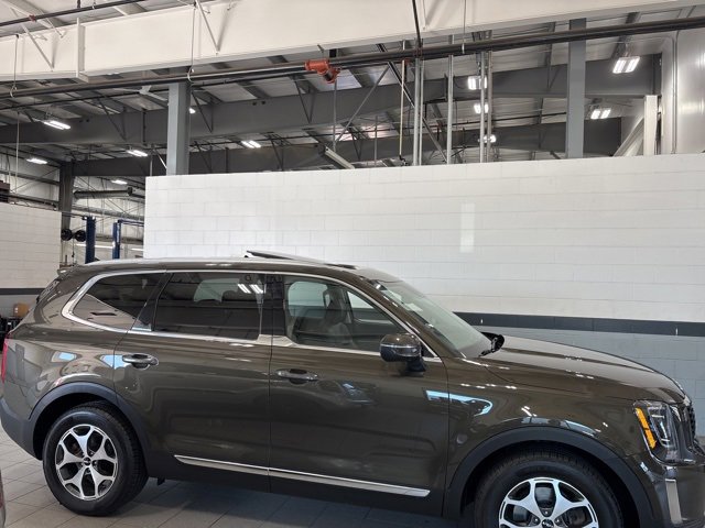 2022 Kia Telluride EX photo 2