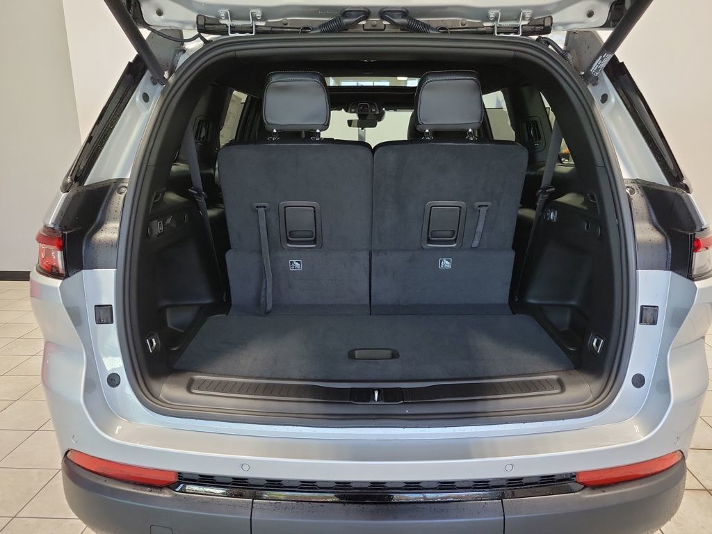 2025 Jeep Grand Cherokee Limited photo 4