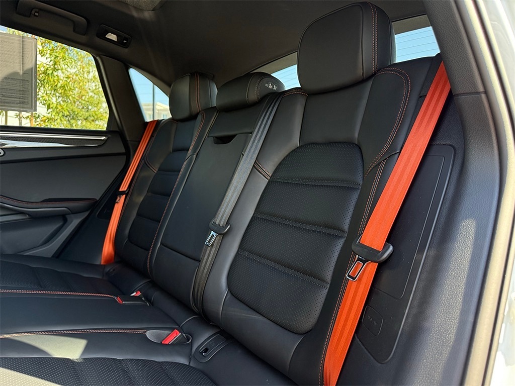 2025 Porsche Macan GTS photo 27