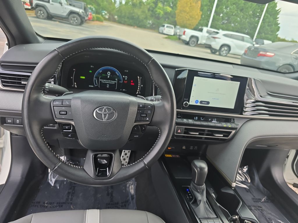 2025 Toyota Camry SE photo 15