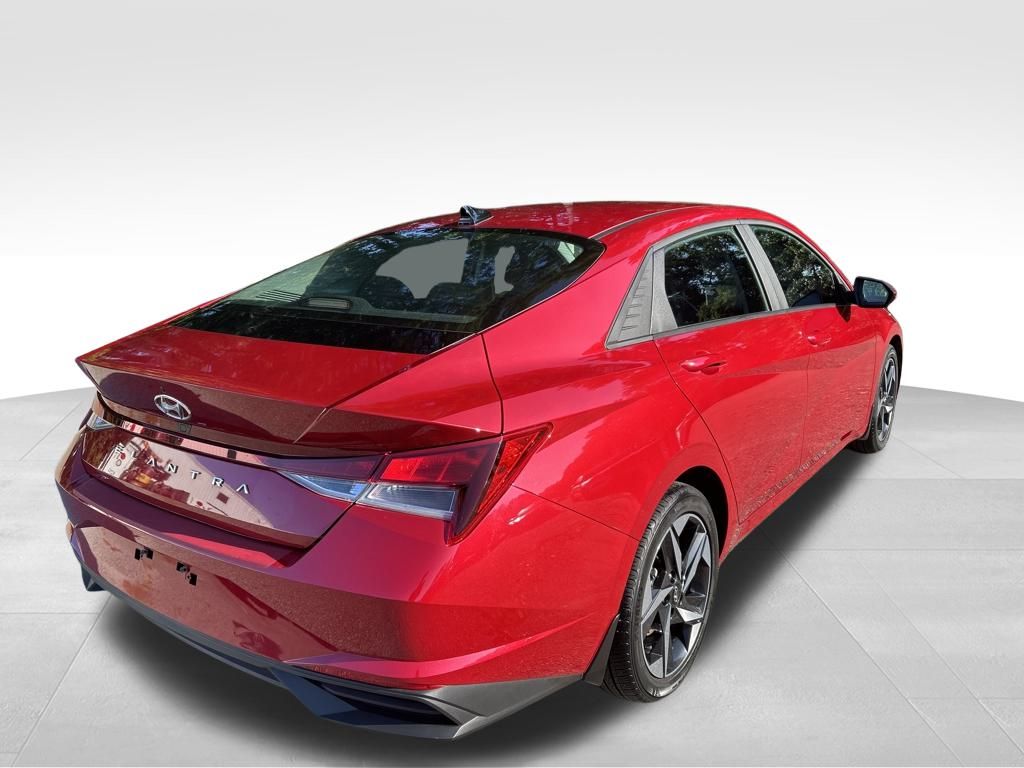 2023 Hyundai Elantra SEL photo 5