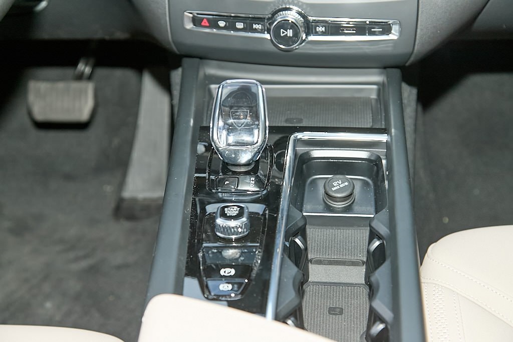 2026 VOLVO XC60 - Image 28