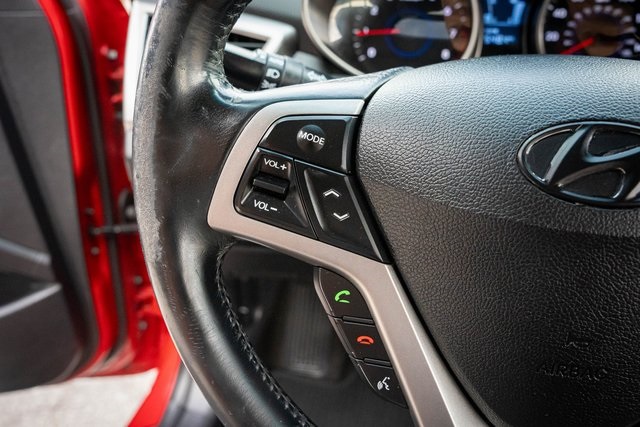 2013 Hyundai Veloster Base photo 17